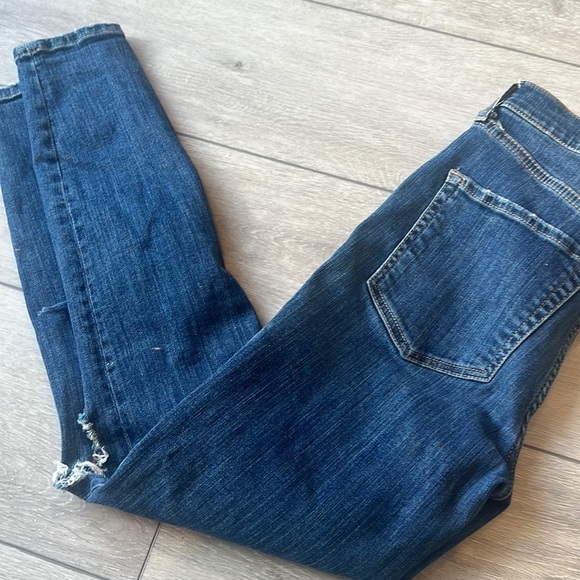 Free people distressed destroyed knee dark denim high waist jeans size 26 - Picture 8 of 8